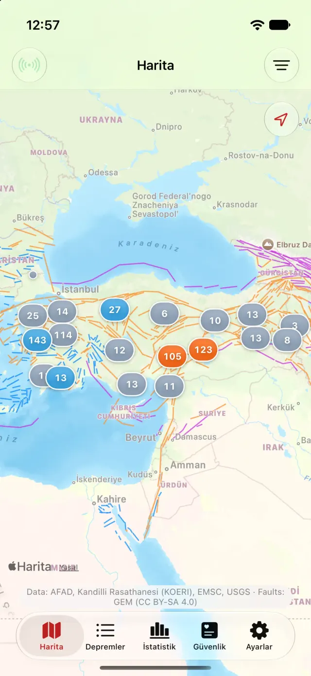 Deprem app screenshot: map with the active fault layer on